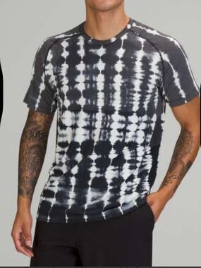 LULULEMON men’s XXL metal vent tech top